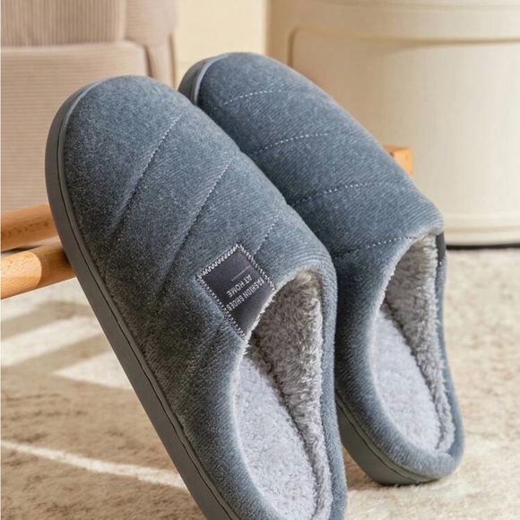 Men’s slippers - Picture 1 of 2